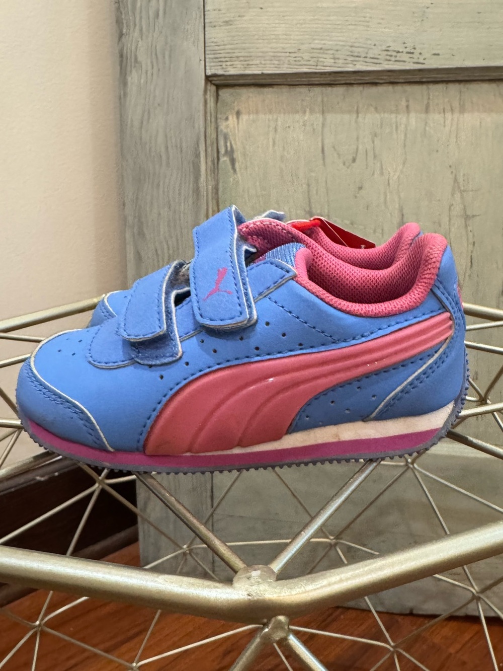 Puma sneaker Light up size 6